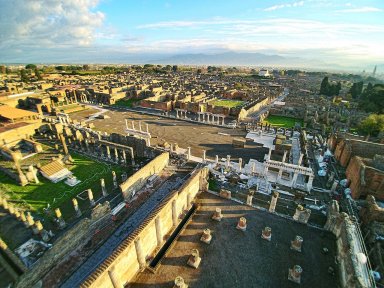 how to go to Pompeii and Herculaneum